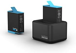 GoPro HERO10 Црна со Двојна Батерија Полнач + Батеријата (2 Акумулатори Вкупно) и Ракави + Lanyard (Црна)